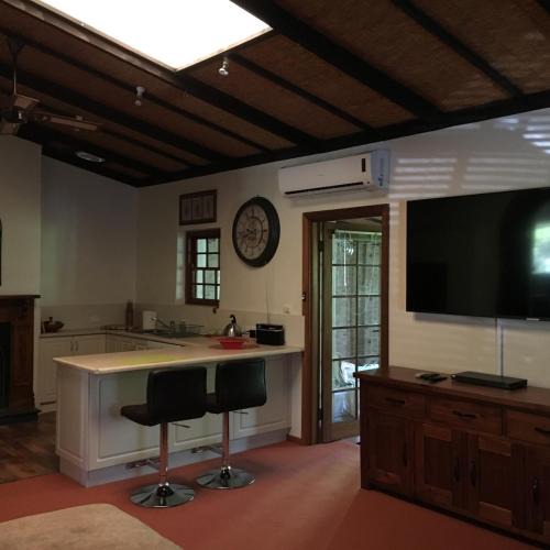 Old Reynella House | Kentia Palms