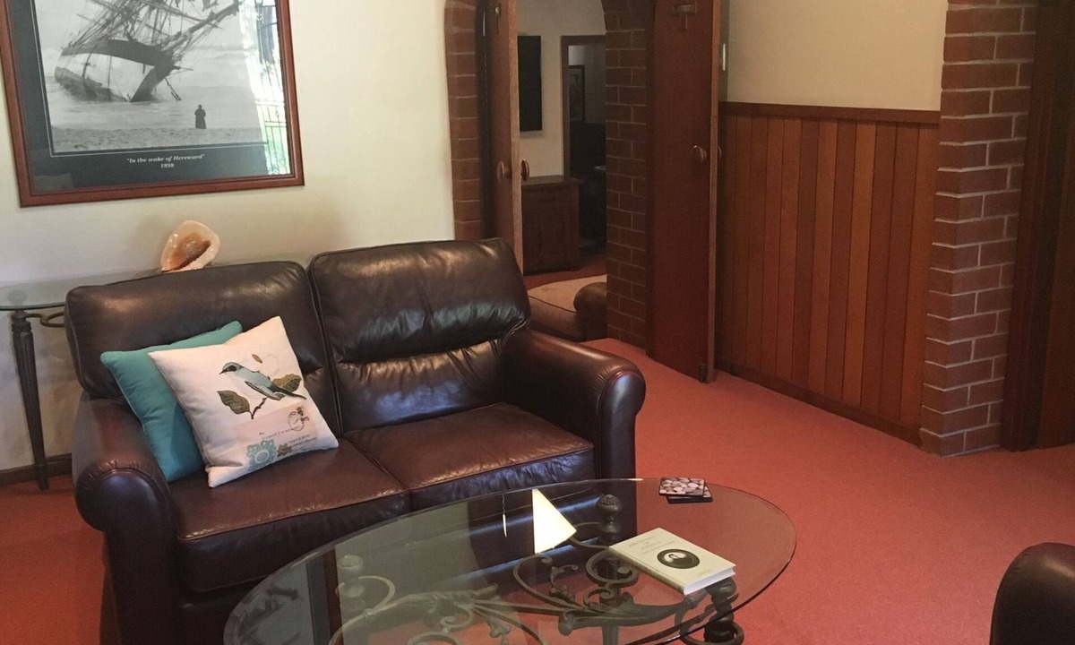 Old Reynella Cottage | Kentia Palms holiday accommodation