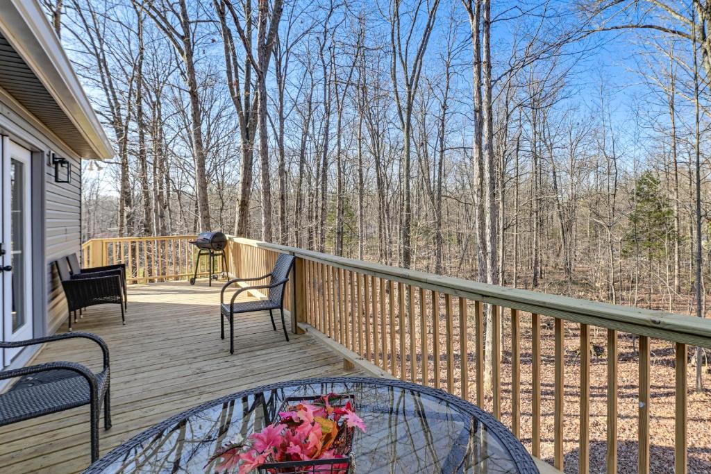 New Johnsonville Apartment | Kentucky Lake Retreat 4 Mi to Shore: Boat & Fish!