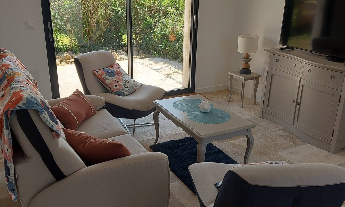 Penvins House | Ker Marin – Le Refuge Des Marées: terrace, garden & Wi-Fi