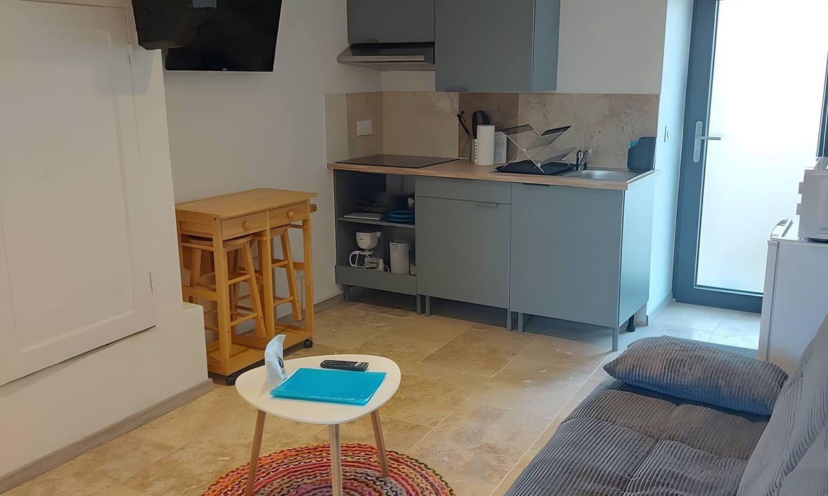 Penvins Apartment | Ker Marin – Studio “Ty Bernique” with Terrace and Wi-Fi