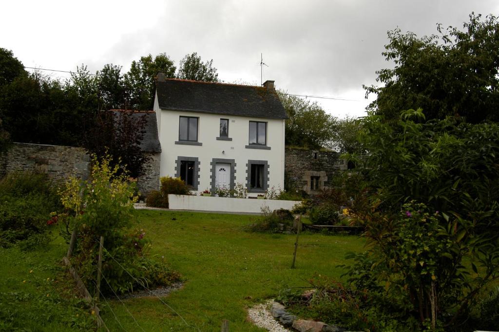 Mur-de-Bretagne House | Kerguillaume