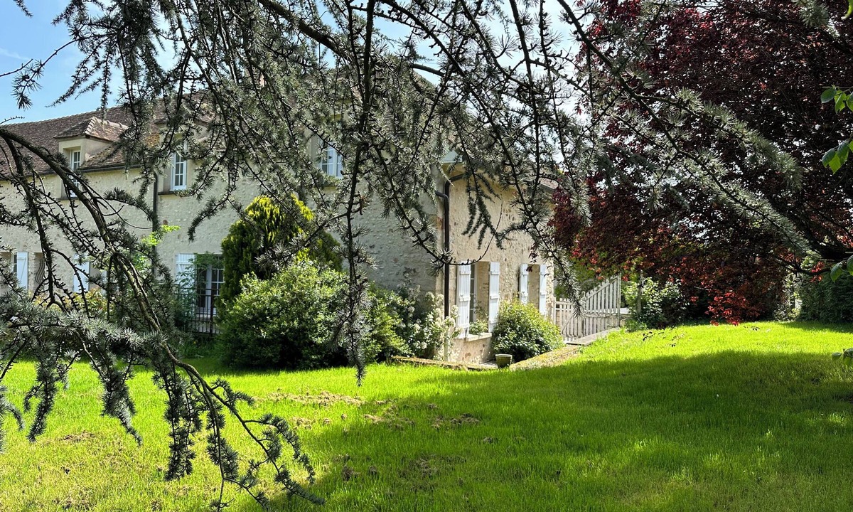 Villiers-Saint-Georges Cottage | Kermajic, magic for young and old.