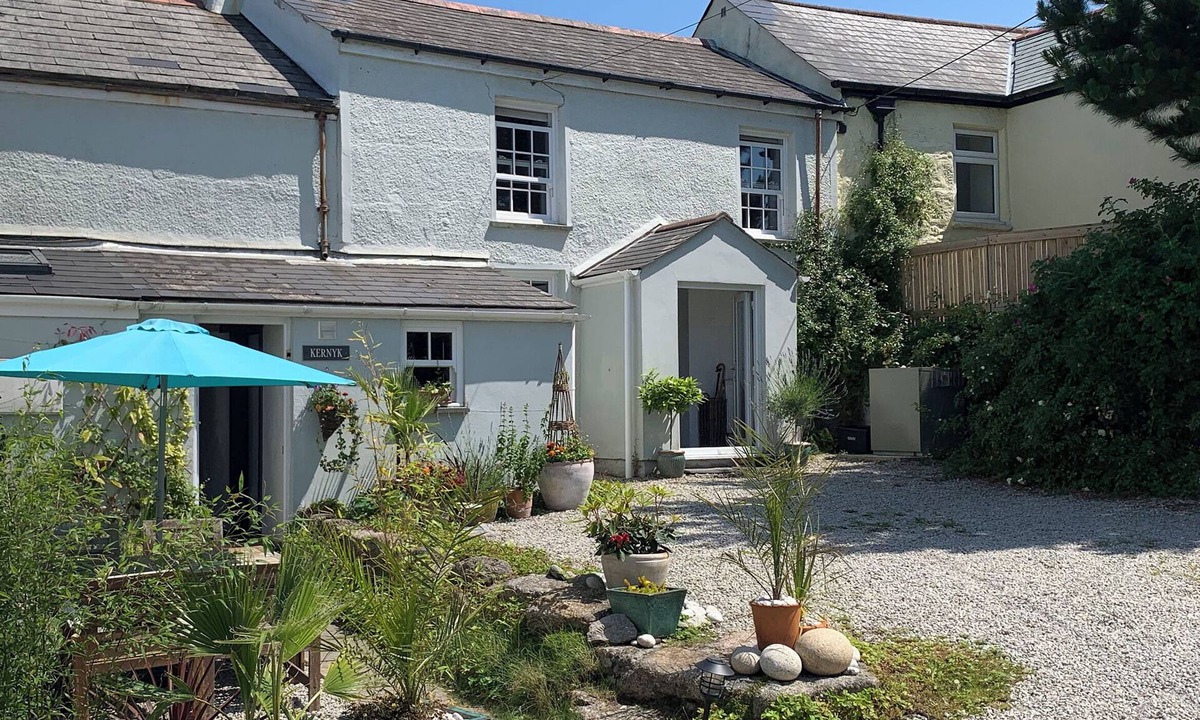 Carnbrea Cottage | KERNYK, with open fire in Redruth