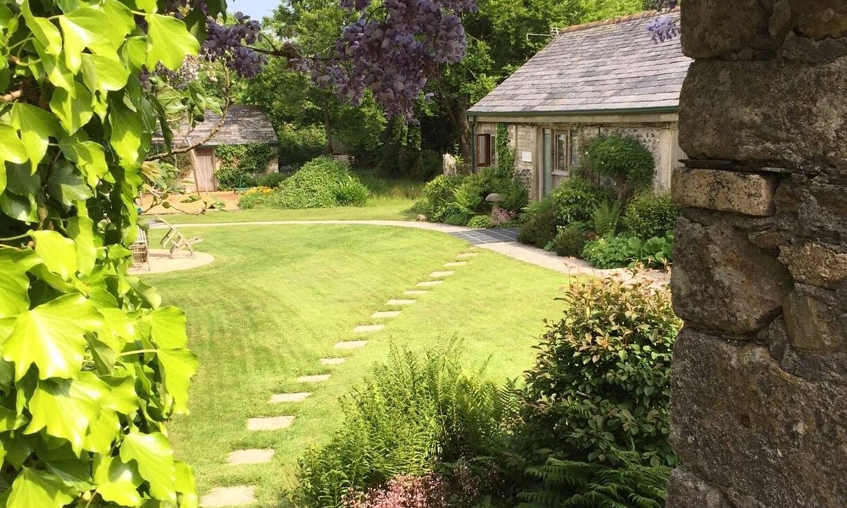 St Wenn Cottage | Kerriers Studio, Private Hot Tub, Natural, Peaceful, Mid Cornwall