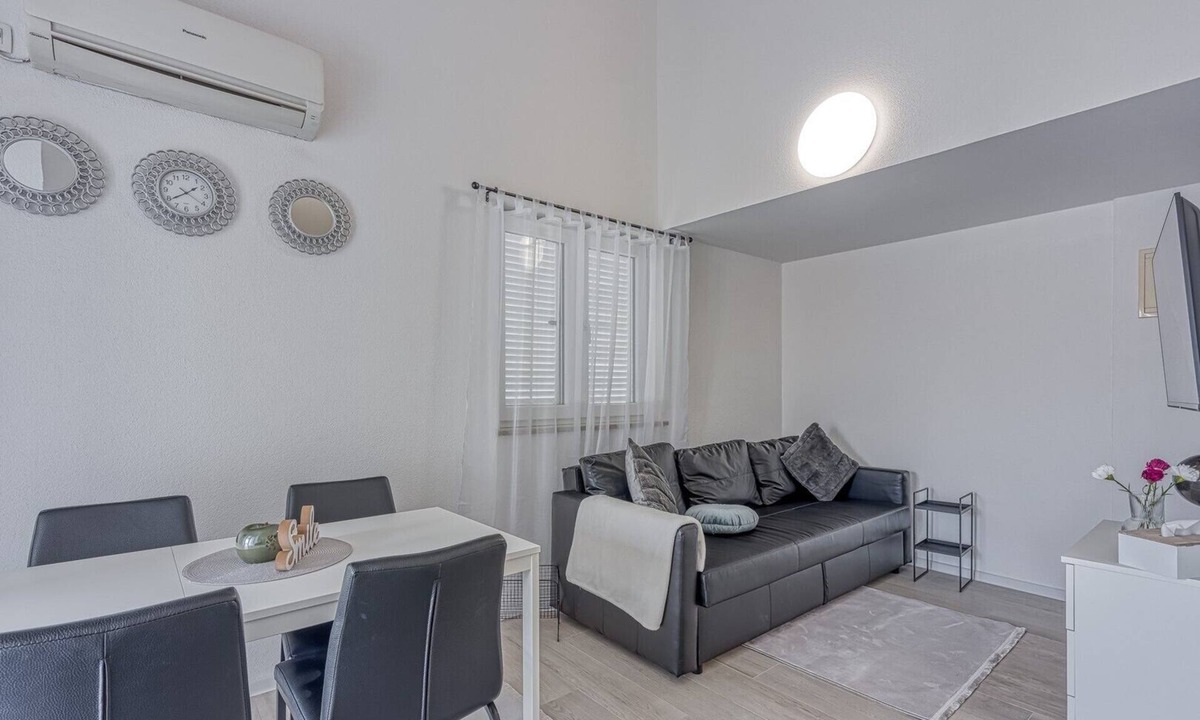 Cancini Apartment | Kestenova/Two-Bedroom App with Balcony No.5