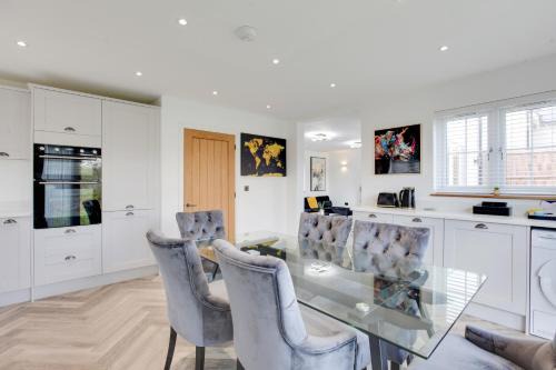 Dunmow House | Kestrel Gardens Five Bedroom Homes