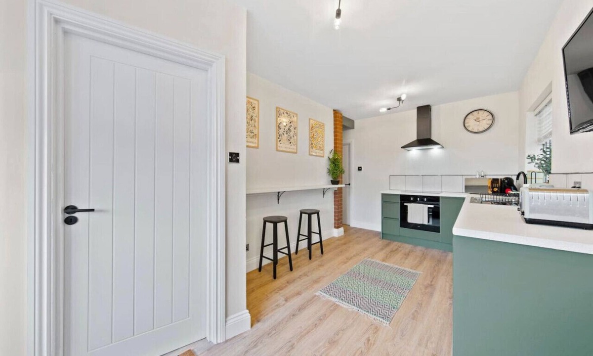 Kettering Apartment | Kettering Central - Exquisite Apartment