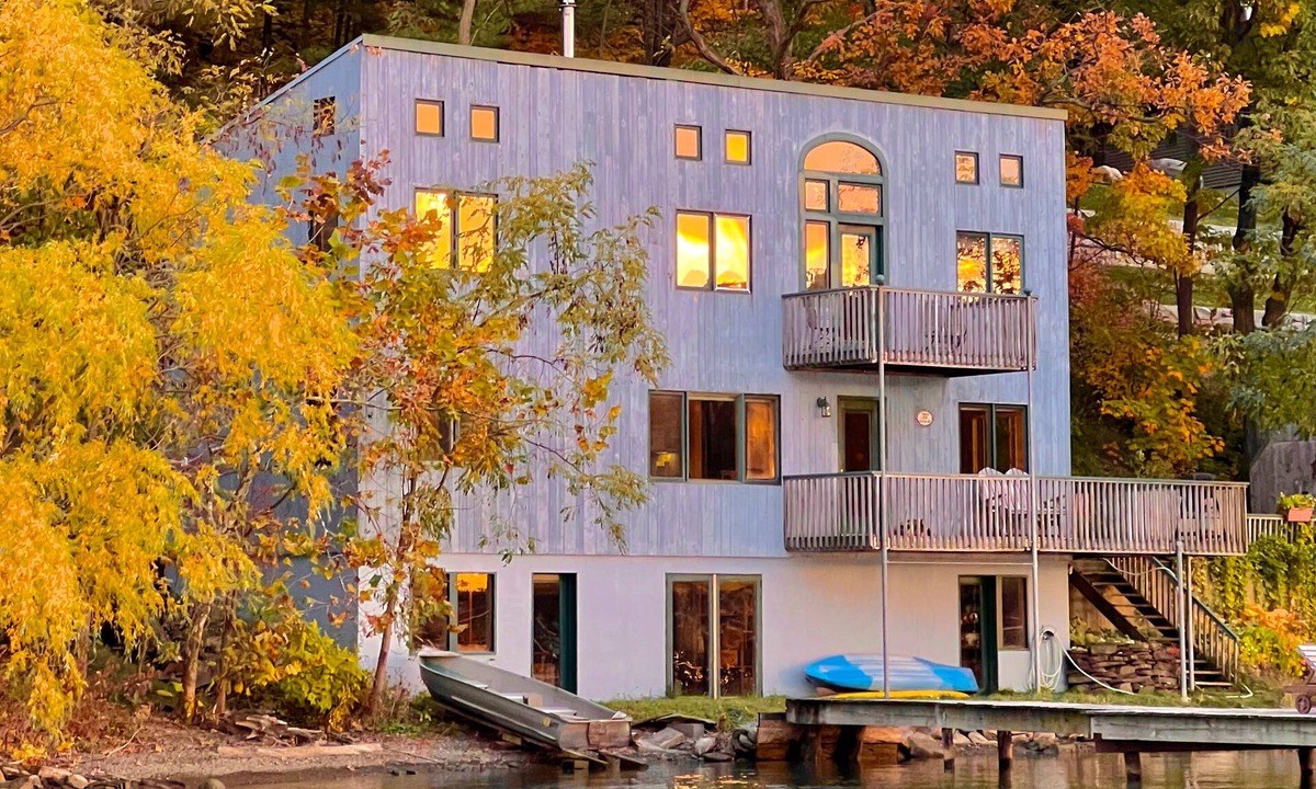 Hammondsport Cottage | Keuka Cottage ✧ Handcrafted Beauty on Lake's Shore — sunsets, fire pit, kayaks!