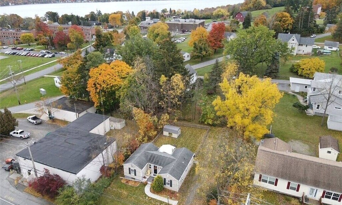 Town of Jerusalem House | Keuka Park Charmer - walk to the lake!