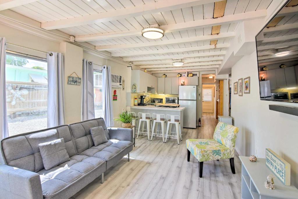 Key Largo Village House | Key Largo Home w/Dock & Private Beach Access