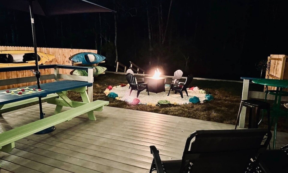 Crystal River House | Key Lime Cottage - Waterfront, kayaks, fire pit