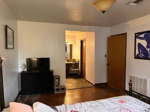 Westgate Villa | Key to Austin Artistry