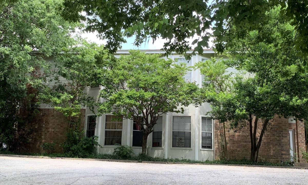 Pleasant Valley House | Key to Austin Riverside Longhorn
