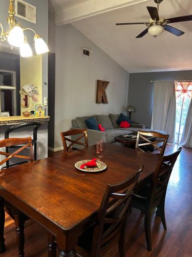 Westgate Villa | Key to Austin Rock Lounge