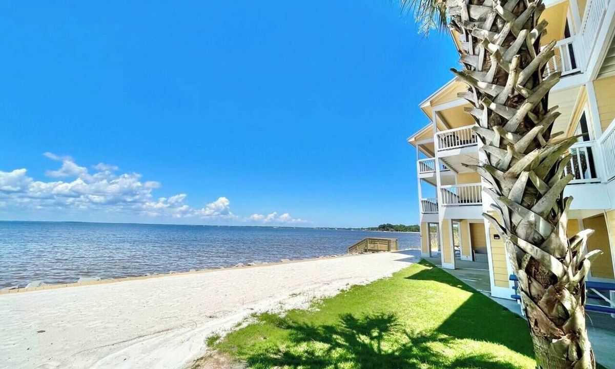 Innerarity Townhomes House | Key to Paradise: Waterfront Home & 2 Kayaks!