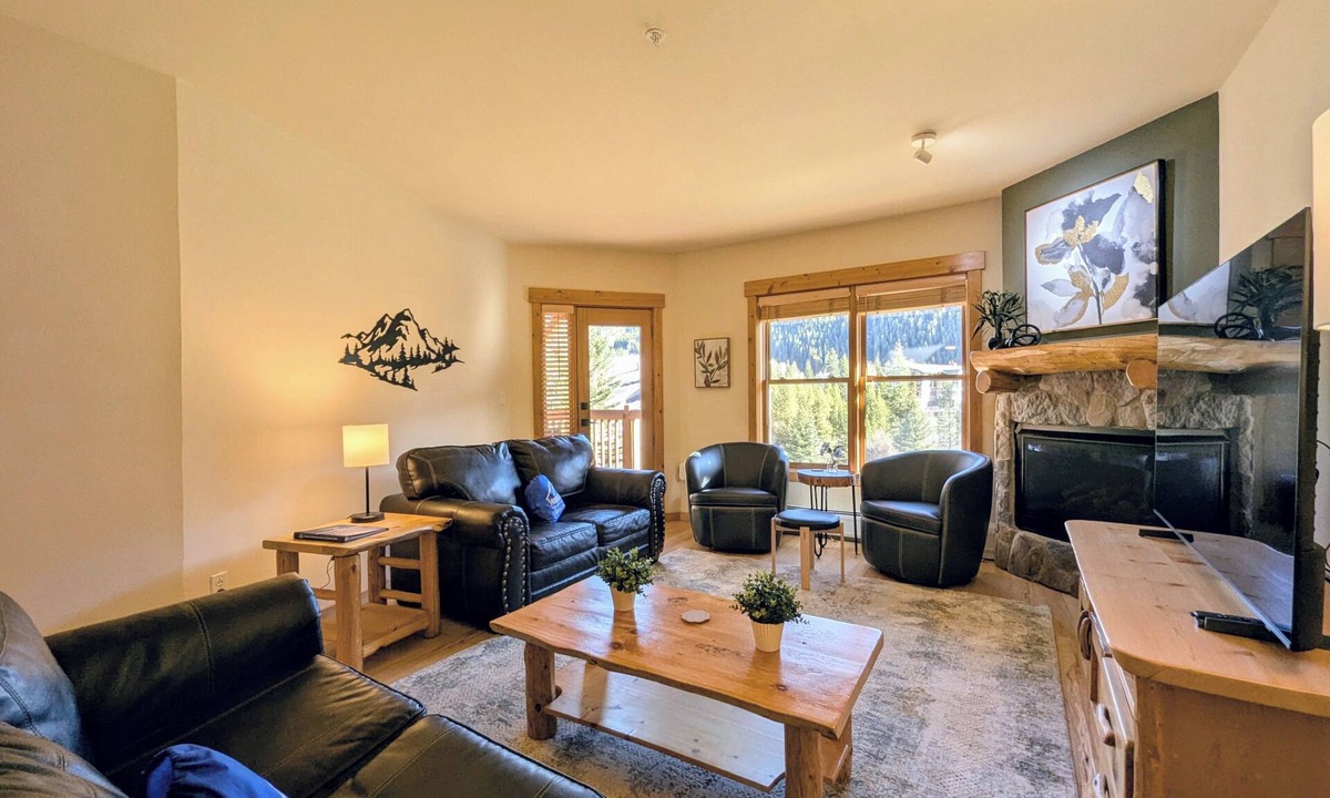 Mountain House Condo | Keystone Retreat | Balcony w/Views & Hot Tubs