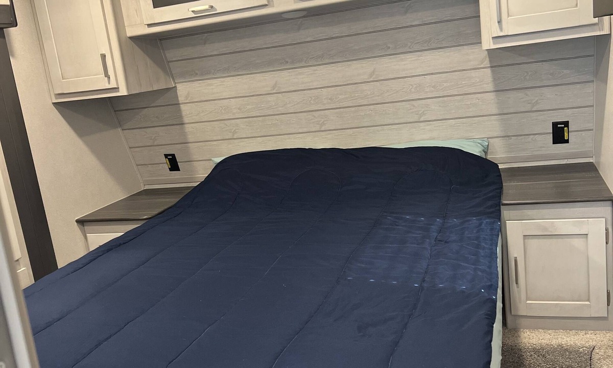 Ashfield RV Rental | Keystone Sprinter 35BH