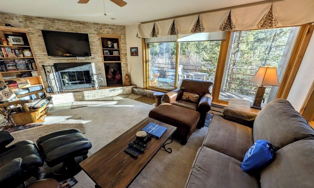 Mountain House Condo | Keystone Summer Stay | Balcony & River Views