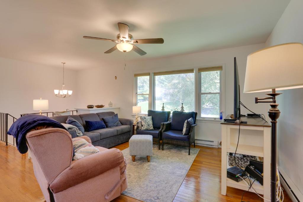 Kiamesha Lake House | Kiamesha Lake Home w/Deck: 4 Mi to Resorts World!