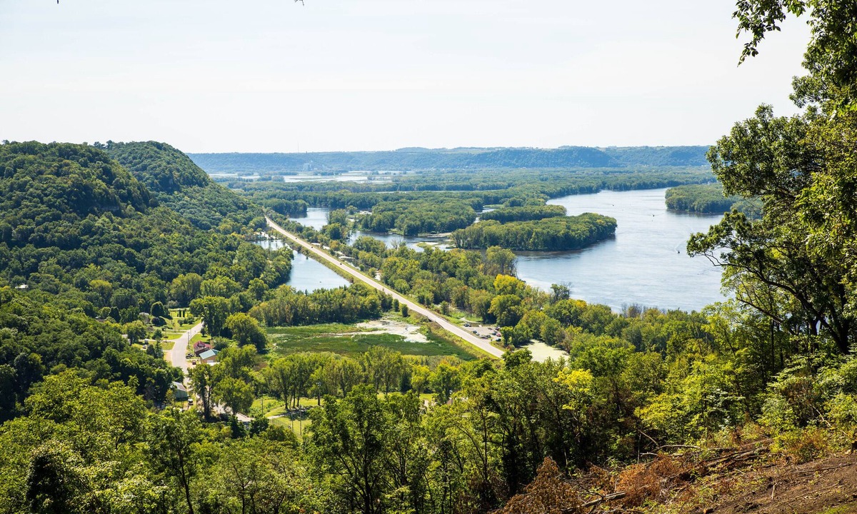 De Soto Cabin | Kid Friendly Bluff House with incredible Mississippi River Views!