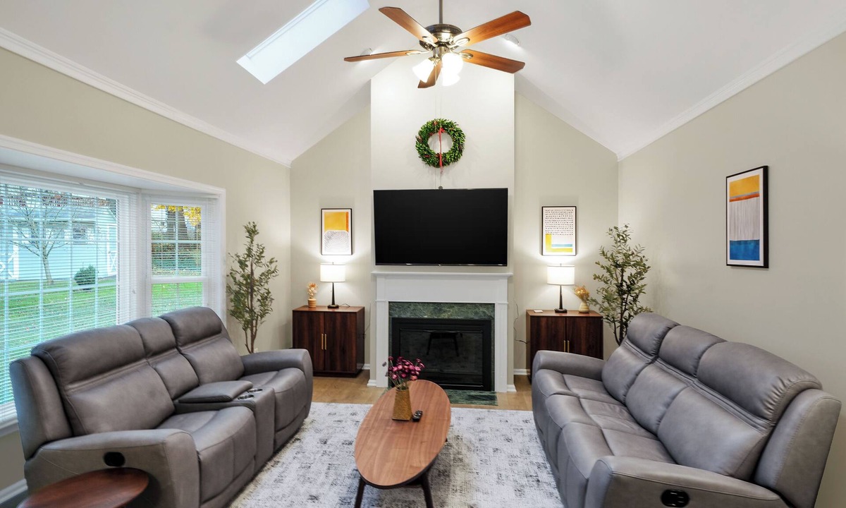 Newark House | Kid-Friendly Near UD, 1st-Floor Master + Office