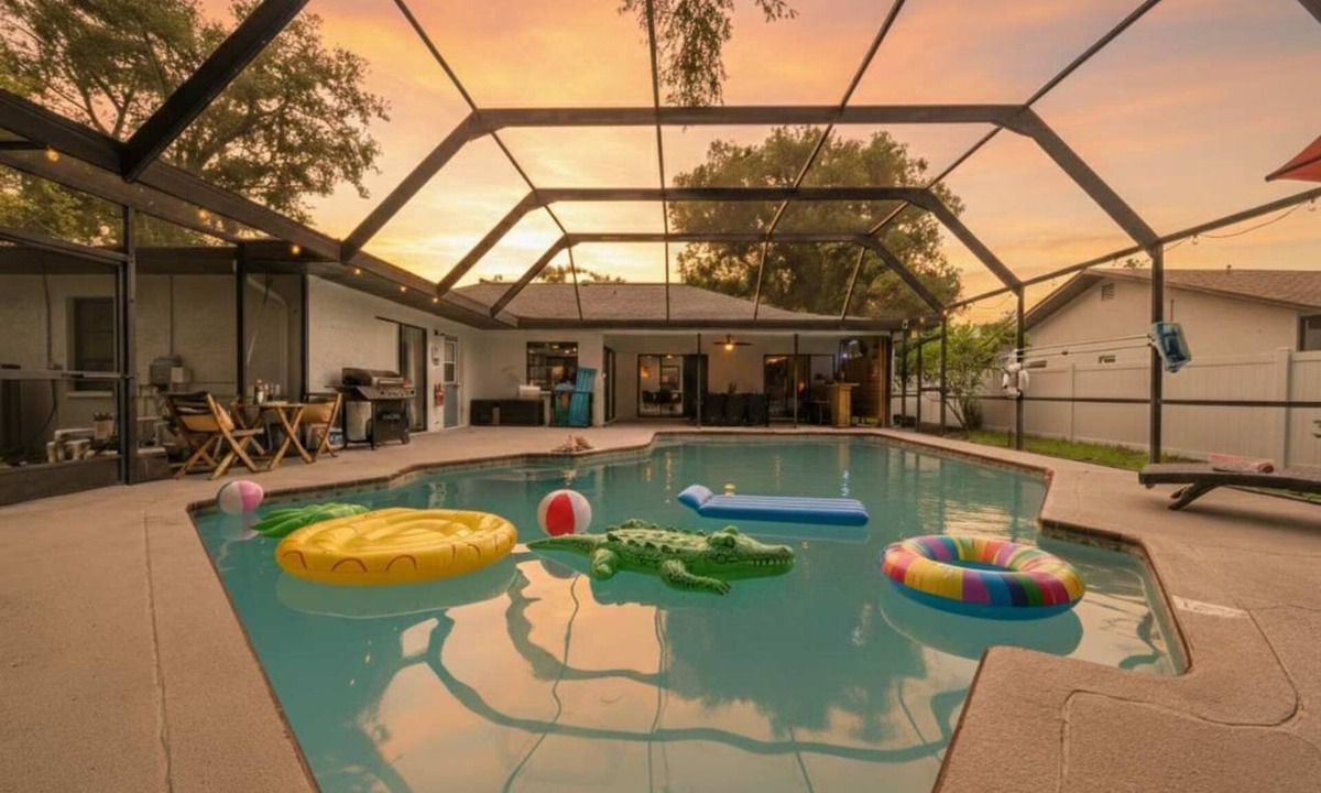 Largo House | [Kids Favourite] Family Fun Retreat | Heated Pool, Hot Tub & Arcades