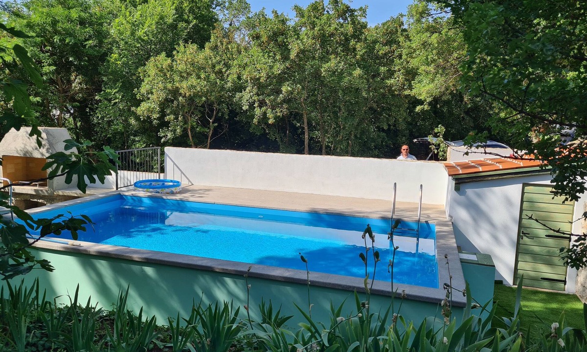 Omisalj House | Kids friendly house with large private, fenced garden, pool, 1km beach