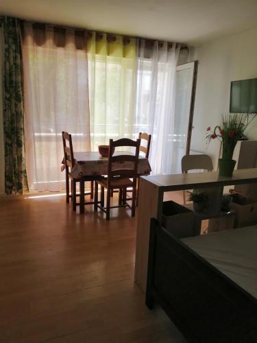 Plaisir Apartment | KIEVAILLE