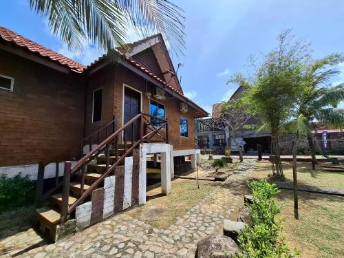 Kampung Masjid Haji Long House | Kijalena wood studio