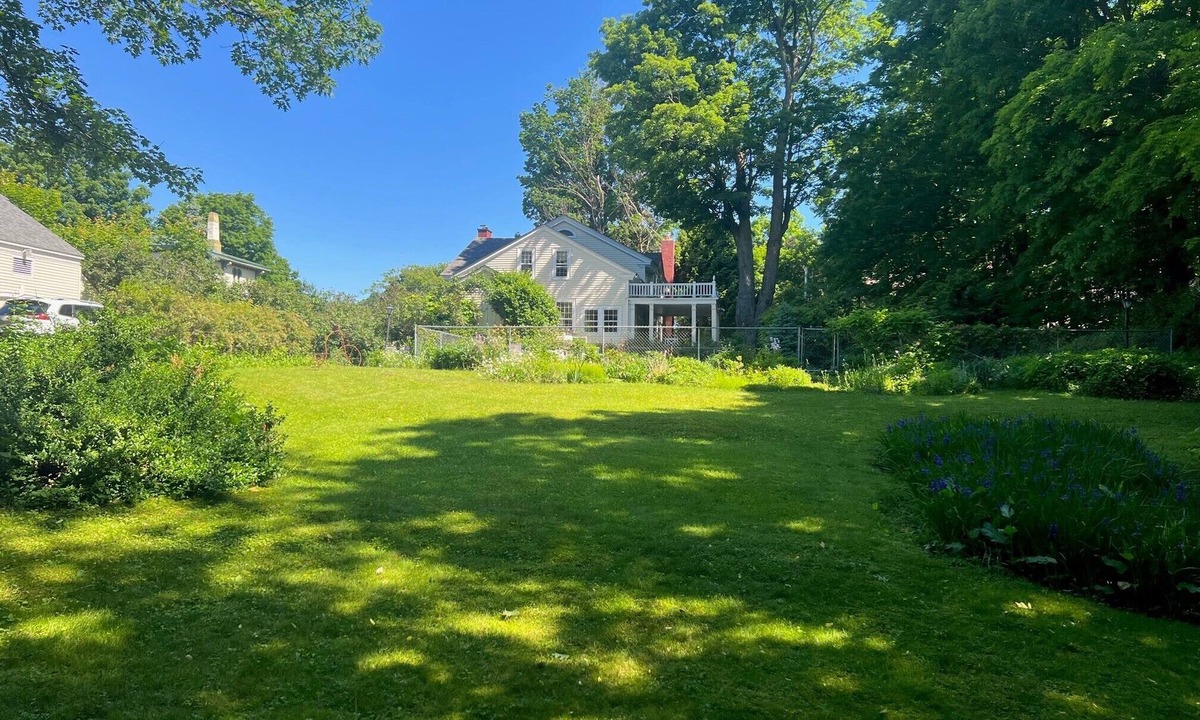 Whippleville House | Kilburn Manor 1820 Historical house