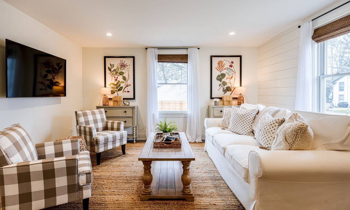 West Dundee Apartment | Kildahl House - Boutique Farmhouse Suite #4