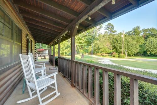 Kilgore House | Kilgore Gem: Pet-Friendly Cabin w/Duck Pond!