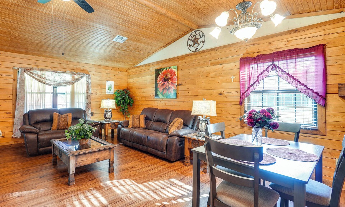 Kilgore Cottage | Kilgore Gem: Pet-friendly Cabin w/Duck Pond!