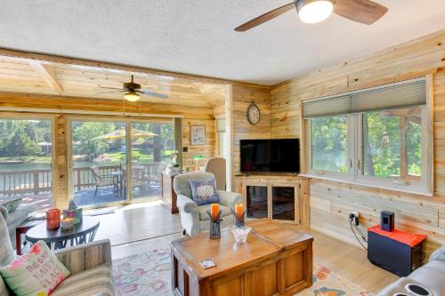 Kilgore House | Kilgore Lakefront Home w/Private Dock & Pier!