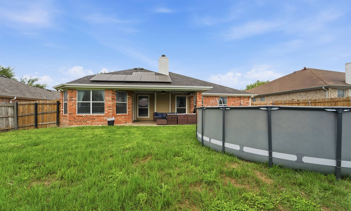 Killeen House | Killeen Retreat House w/Pool Patio, Sleeps 12, BBQ Grill