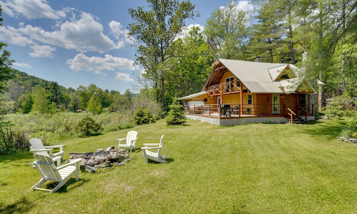 Stockbridge Cabin | Killington Area Escape w/Deck, Views & Hot Tub!