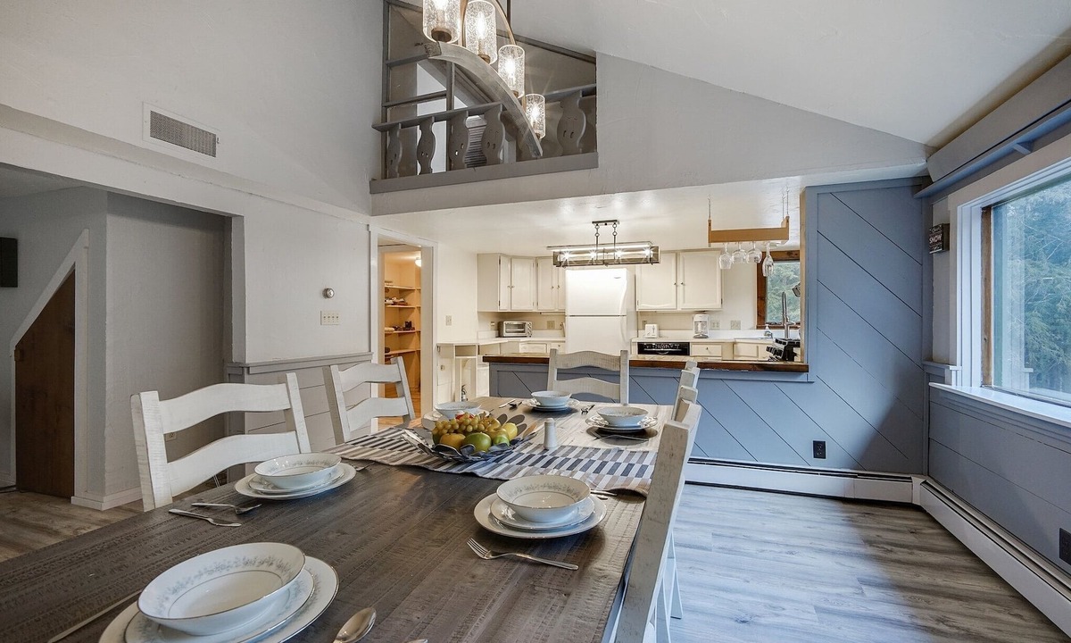 Killington Cabin | Killington Mountain Home! HotTub & 5 min to Skiing! 3 Bedroom Home by RedAwning