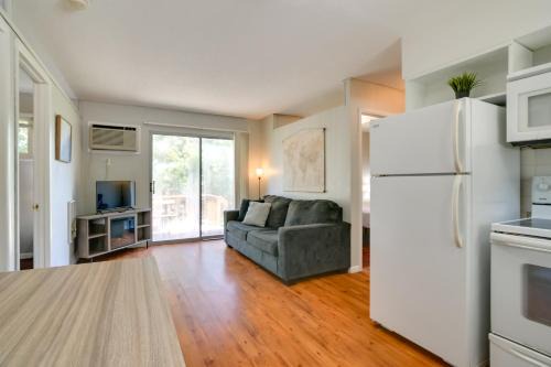 Kimberling City Apartment | Kimberling City Cabin w/Schooner Creek Access!