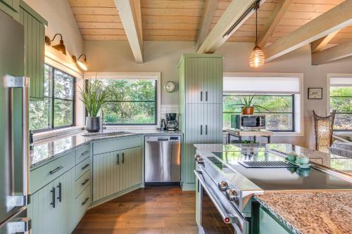 Thurston House | 'Kimiko' Getaway w/Fire Pit – 15 Mi to Eugene