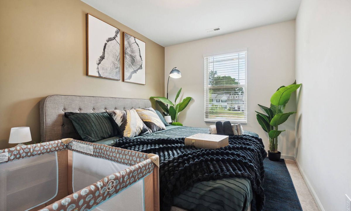 Southwest Raleigh House | King 3BR Townhouse Mins to Cary NC State