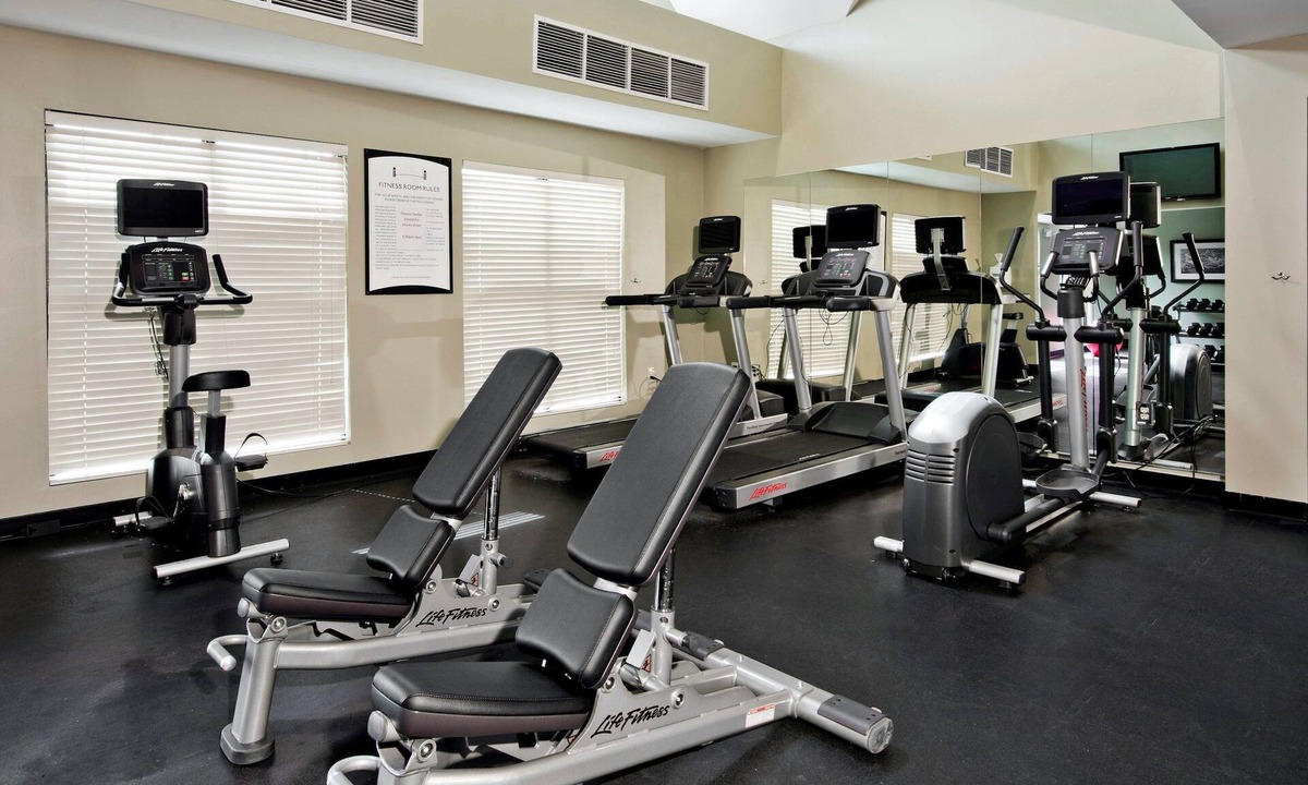 Ballantyne Apartment | King Accessible Studio | Free Breakfast & Pool