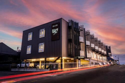 New Plymouth CBD Hotel | King and Queen Hotel Suites