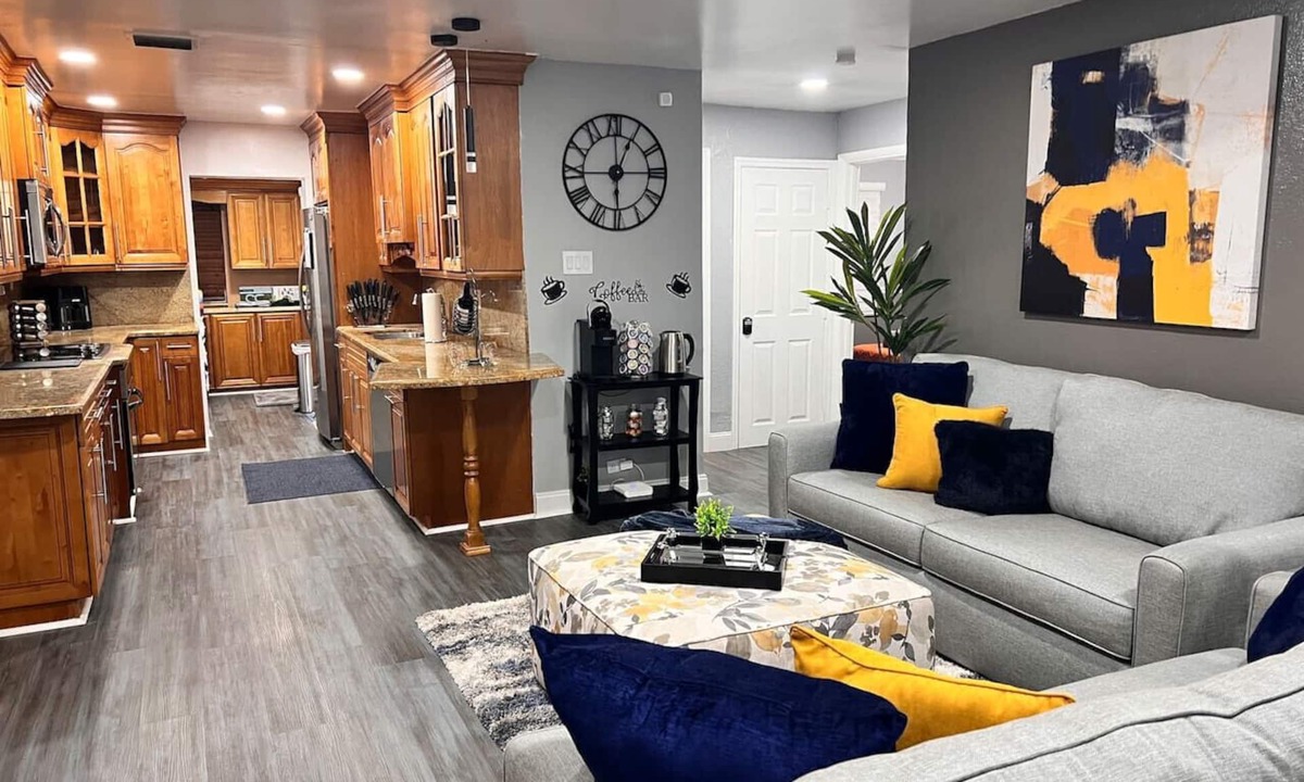 Miami Gardens House | King Bed, 3 miles to Stadium