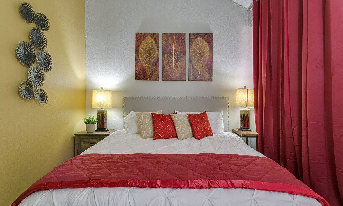 Central Arlington Apartment | King Bed✶4K TVs✶Ultra Fast Internet✶2 Car Parking #107