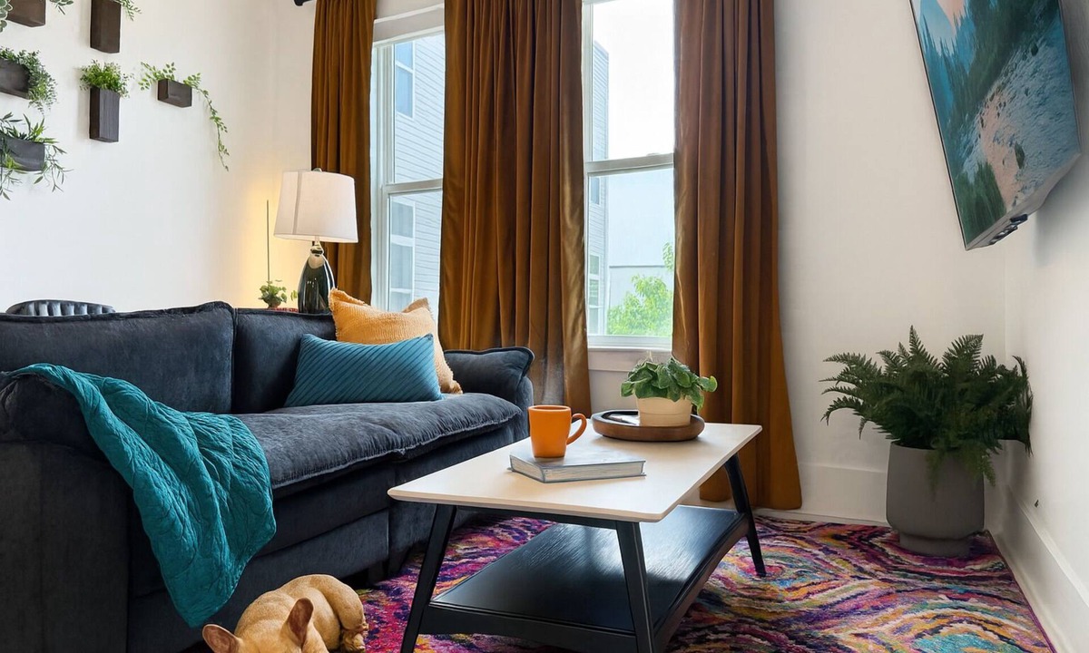 Norris Square Apartment | King Bed Apt w/RoofTop Lounge King Bed Elevator Gym