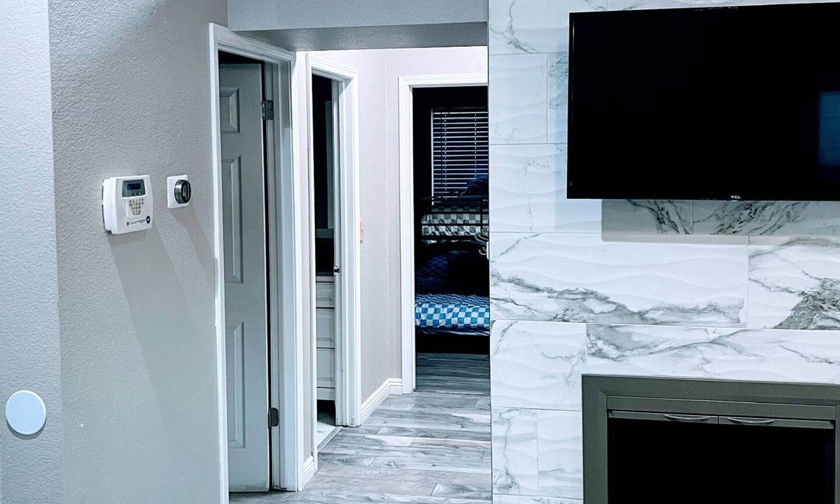 Rancho Cordova House | King Bed Backyard Pet OK Long Term & Short Term