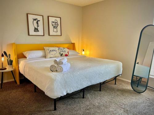 Sherman Apartment | KING bed central worker-friendly LongStayDiscount