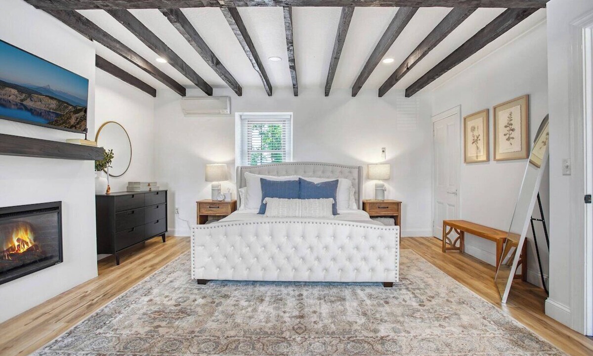 Parkesburg Apartment | King Bed, Cozy Patio Fire-Pit Area