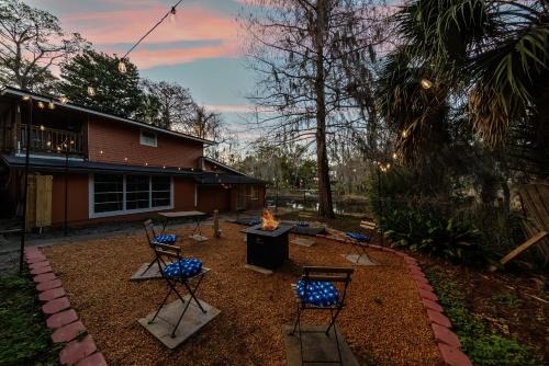 Fairfax House | King Bed Creekfront Retreat in Jacksonville